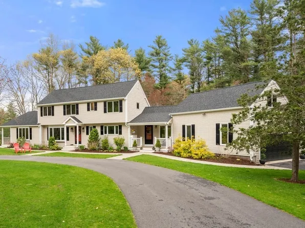 2 Harveys Ln, Duxbury, MA 02332