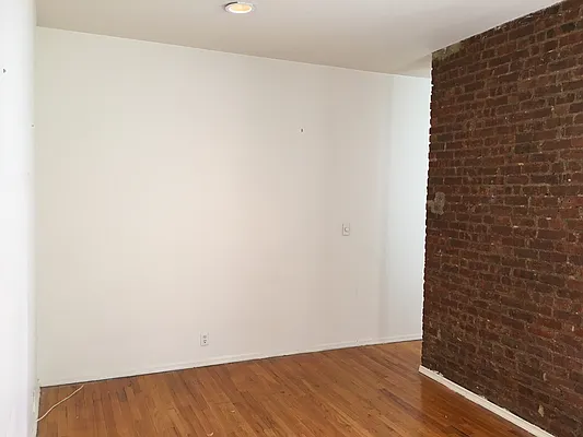 Rented by Chartwell Manhattan Realty | media 4