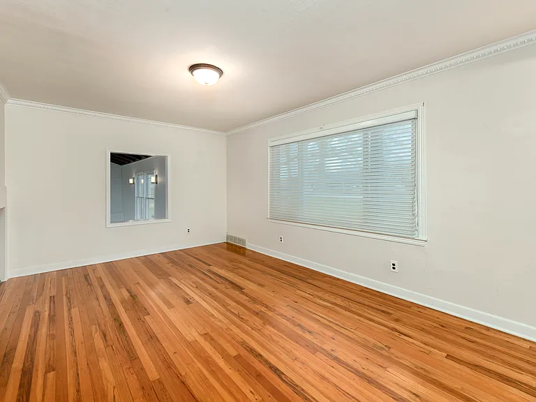 6000 N Lenox Ave — Photo 9
