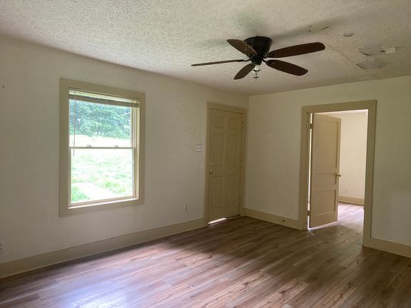 3rd image of 8994 Nashville Rd