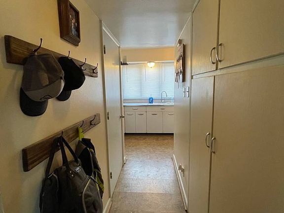 2nd image of 373 Poplar St #D