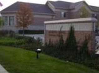 1920 Woodhaven Dr, Bartlett, IL 60103