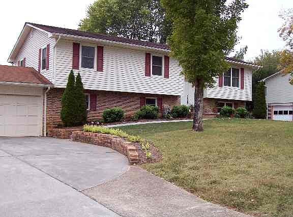 2nd image of 124 Leaf Dr NW