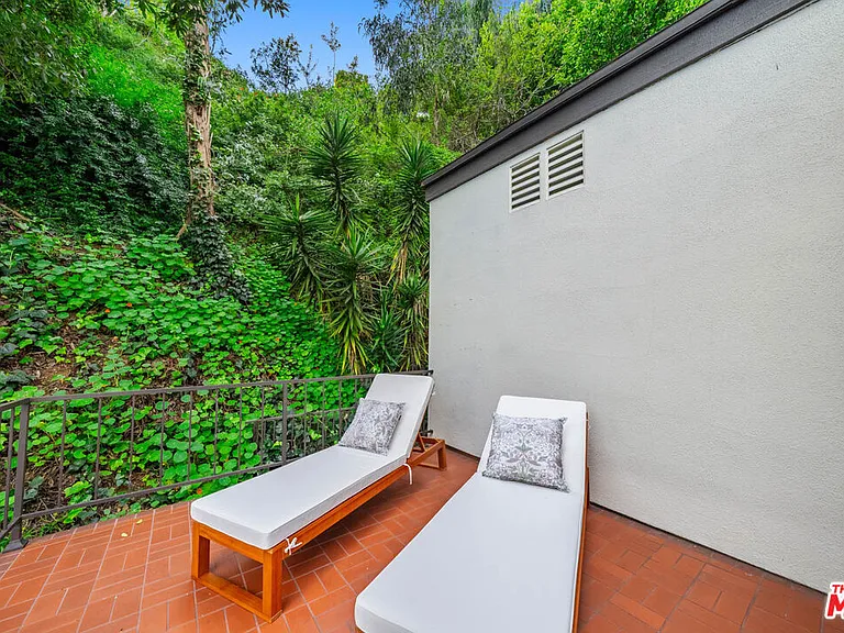 9305 Beverly Crest Dr — Photo 56