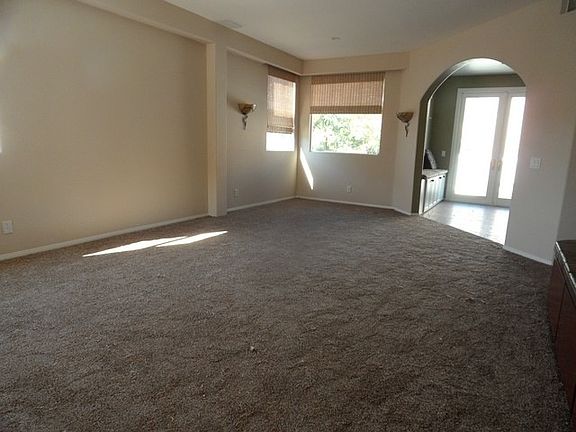 Living Room/Dining Area