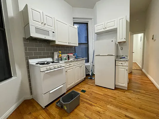 Rented by HOLTON REAL ESTATE INC. | media 11