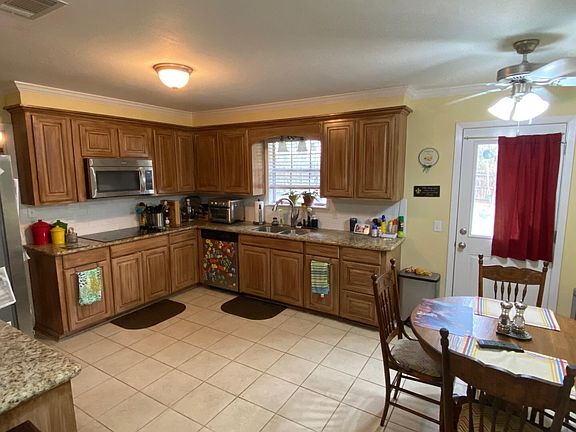 3rd image of 1302 Marie St