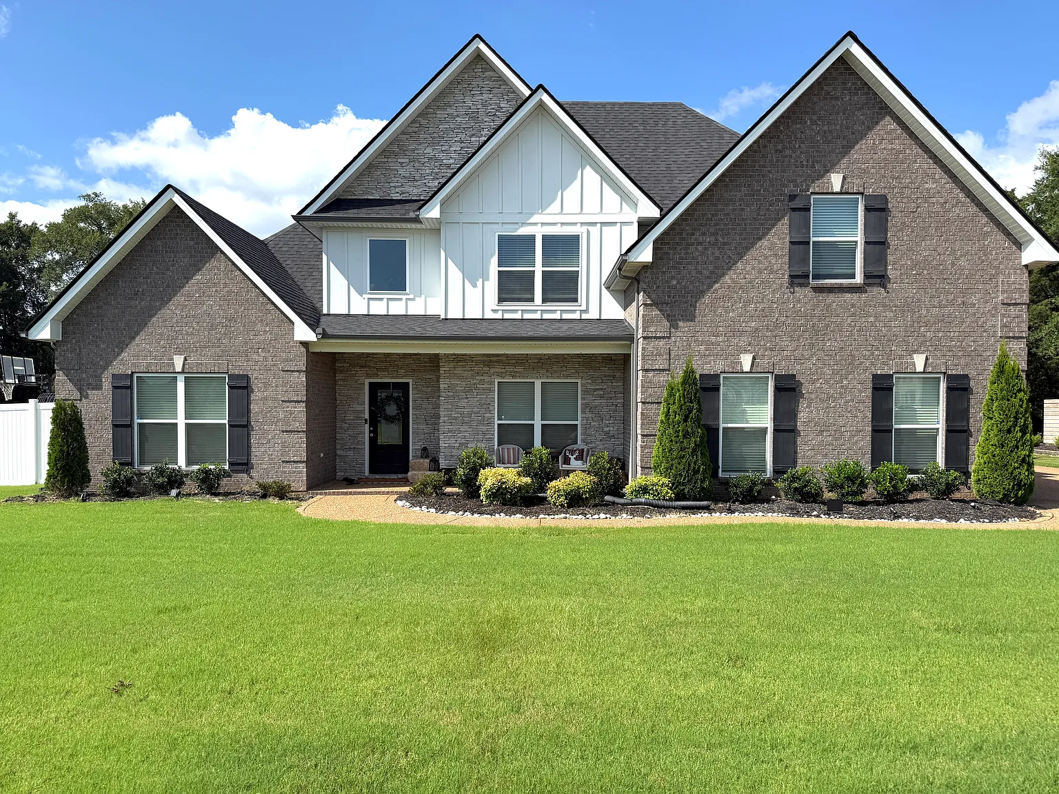 4 bed, 2719 sqft, $3,400 — Photo 1