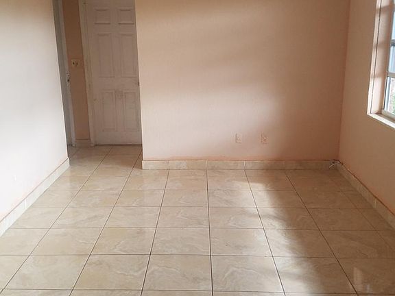 3rd image of 1645 NE 124th St