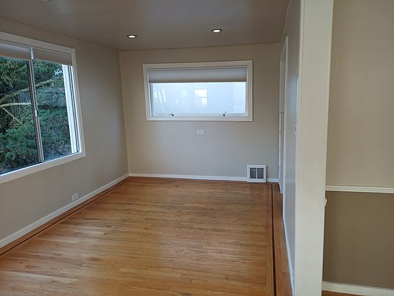2nd image of 987 Elizabeth St