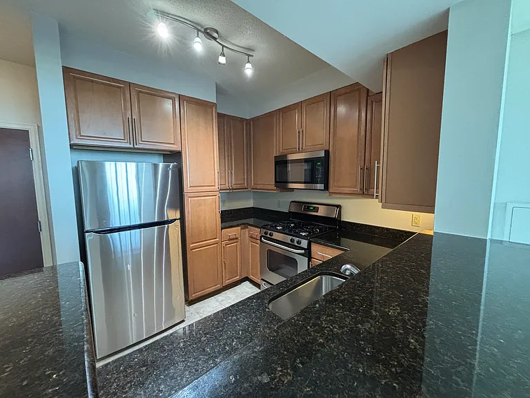 11760 Sunrise Valley Dr #1008 — Photo 8