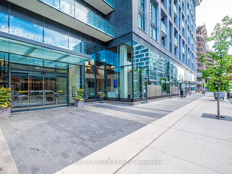 158 Front St E #1613 — Photo 37