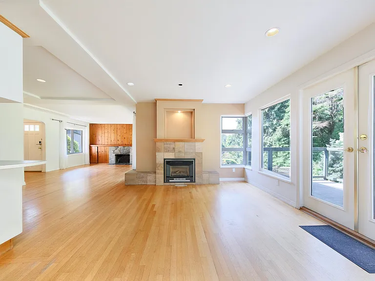 3775 Emerald Dr — Photo 21