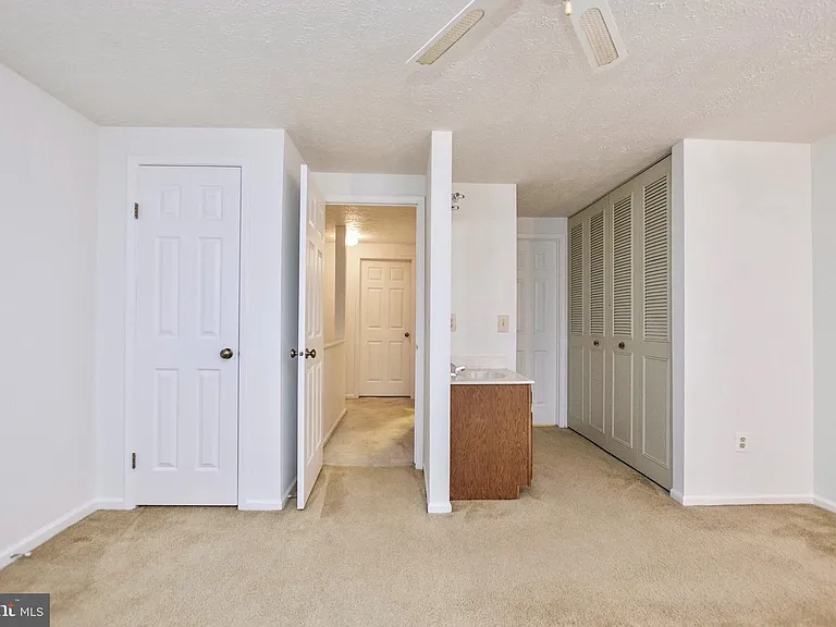 1915 Belmont Ridge Ct — Photo 20
