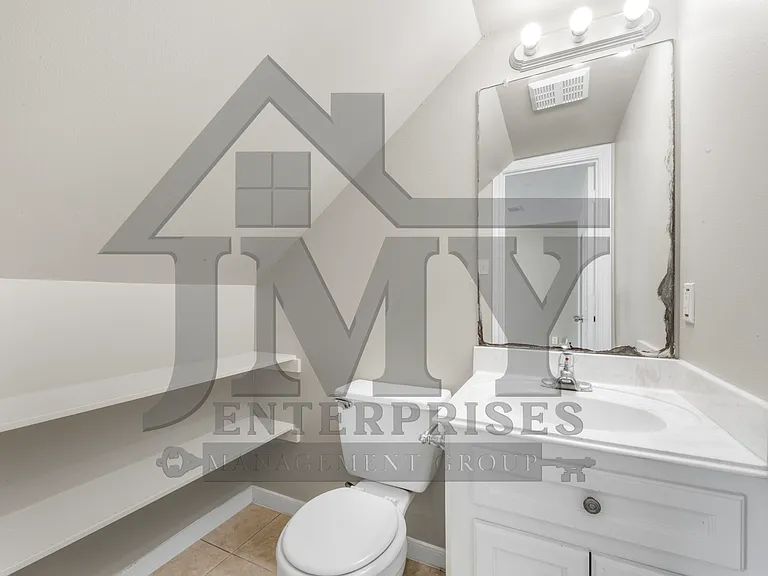 2530 Aldon St #B — Photo 2