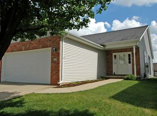 9 Grapevine Dr, Bloomington, IL