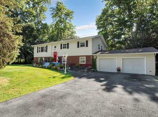 24 Strawberry Hill Ln, Wappingers Falls, NY 12590