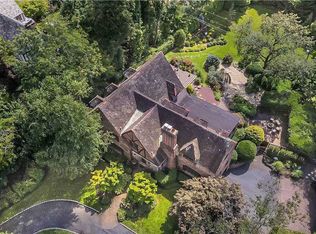 90 Merrivale Rd, Great Neck, NY 11020