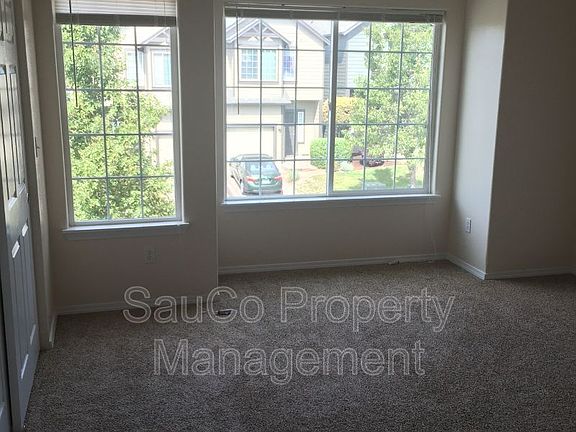 4th image of 5914 SE 16th Loop