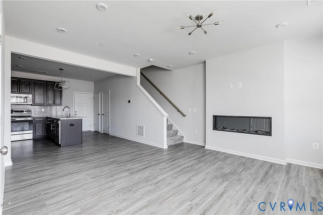 3 bed, 2.5 bath, 1573 sqft, $2,375 — Photo 3