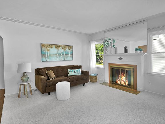 4th image of 1006 Burton St SW