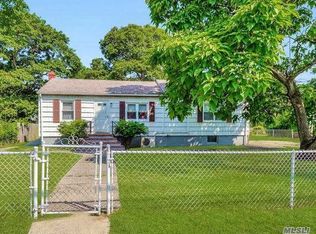 5477 Expressway Dr N, Holtsville, NY 11742