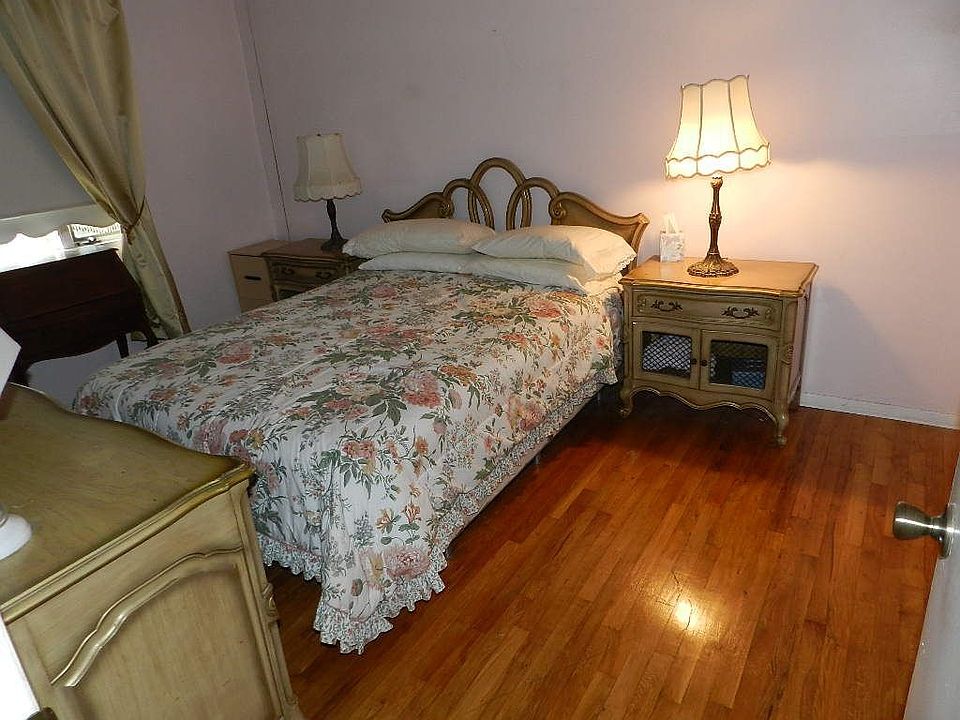 2nd image of 4618 202nd St