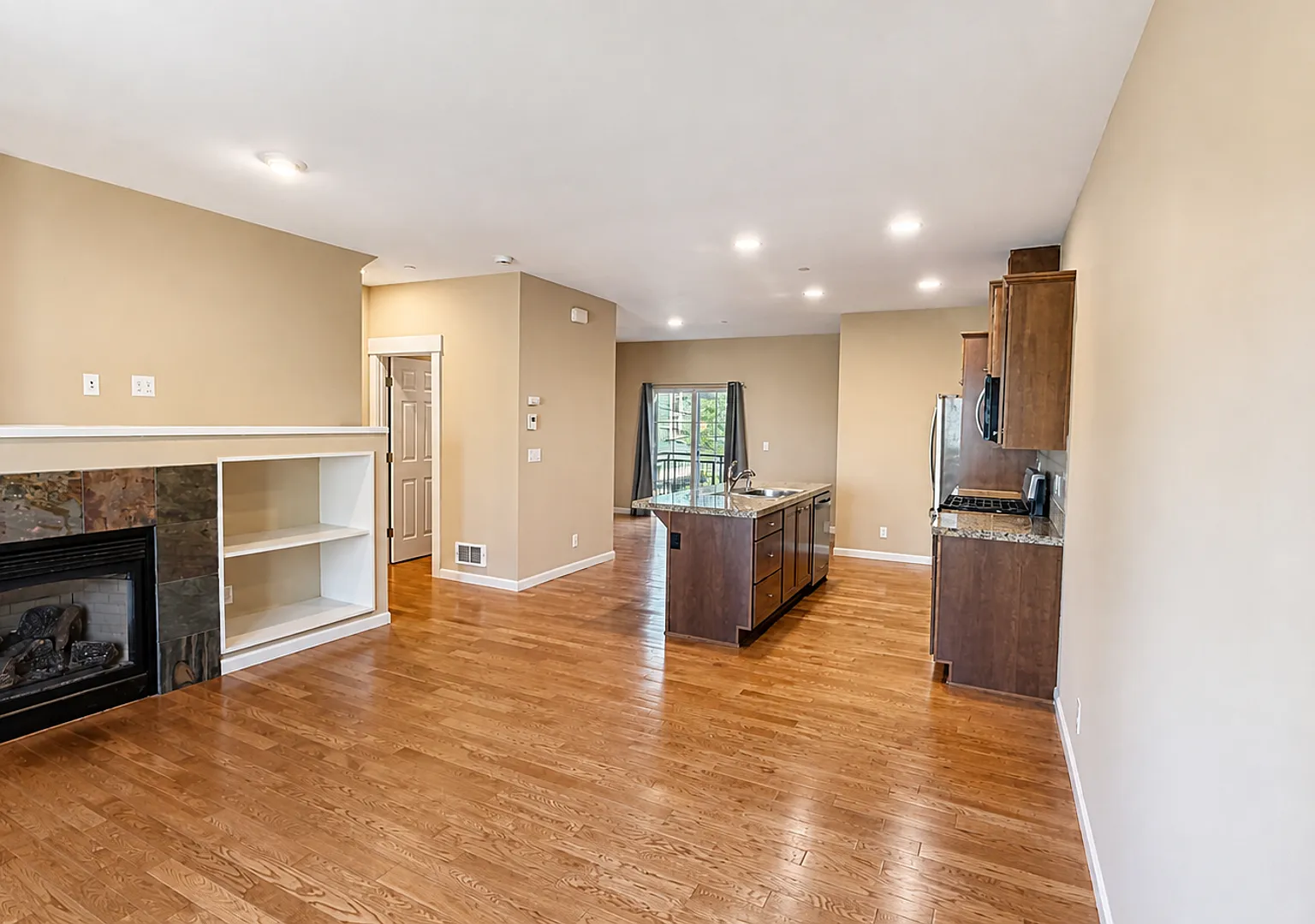 Beautiful three-bedroom townhome in Issaquah West Highlands Park — Photo 2