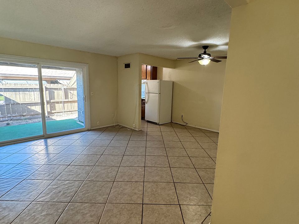 entrance, iving room/ dining room