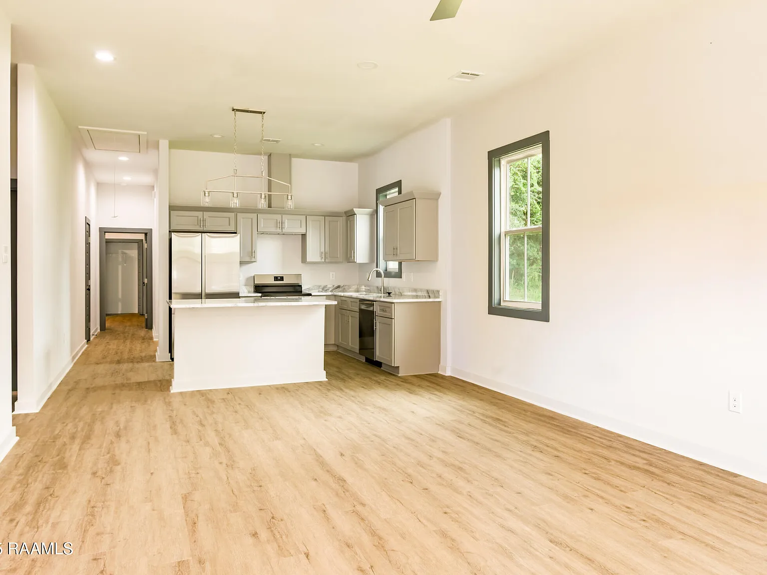 3 bed, 1263 sqft, $1,850 — Photo 2