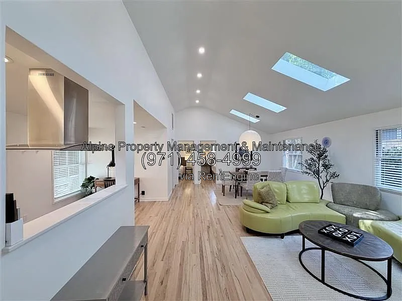 2 bed, 1.0 bath, 1267 sqft, $2,995 — Photo 3