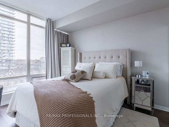4th image of 15 Windermere Ave #512