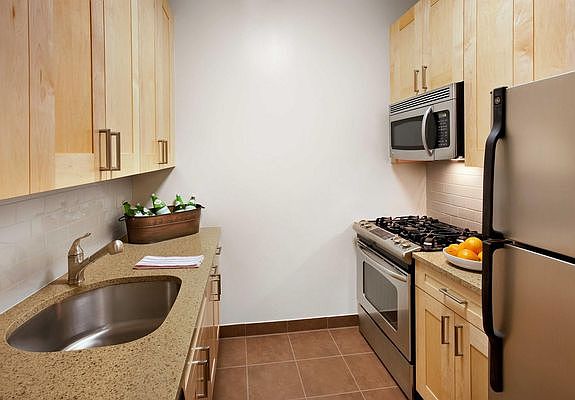 3rd image of 21 West St APT 5e