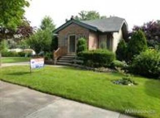 22707 Clairwood St, Saint Clair Shores, MI 48080