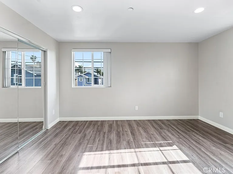 435 Cerritos Ave — Photo 26