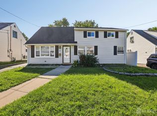 89 Homes Park Ave, Iselin, NJ 08830