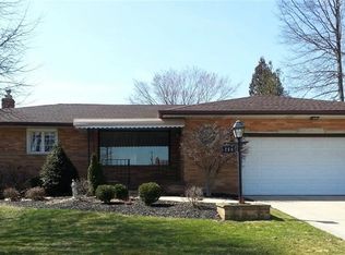 206 Long Ridge Dr, Seven Hills, OH 44131