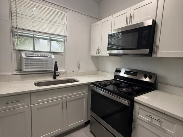205 S Grove St, Eustis, FL