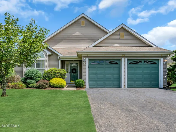 92 Rosewood Drive, Lakewood, NJ 08701