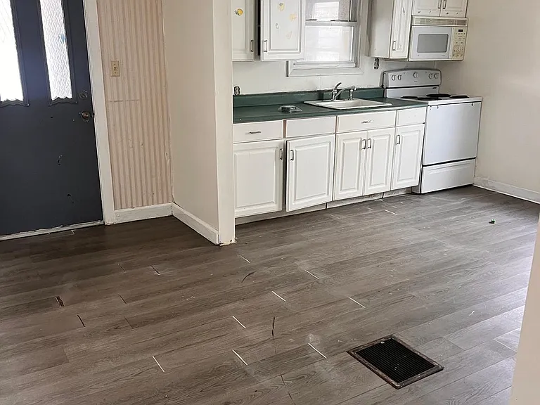 3417 Pine Ave — Photo 3