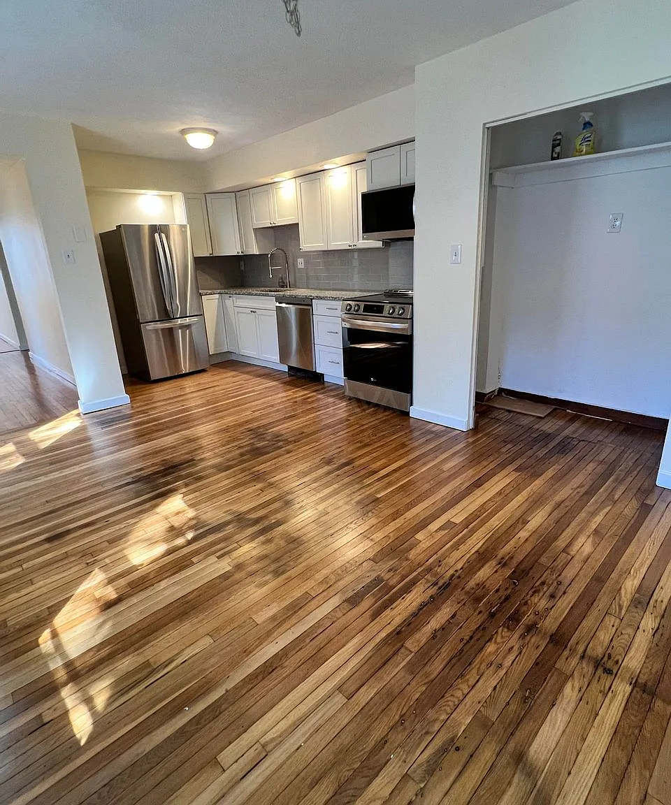 Ball Square area, 2 bedroom, 1 bathroom apartment — Photo 2