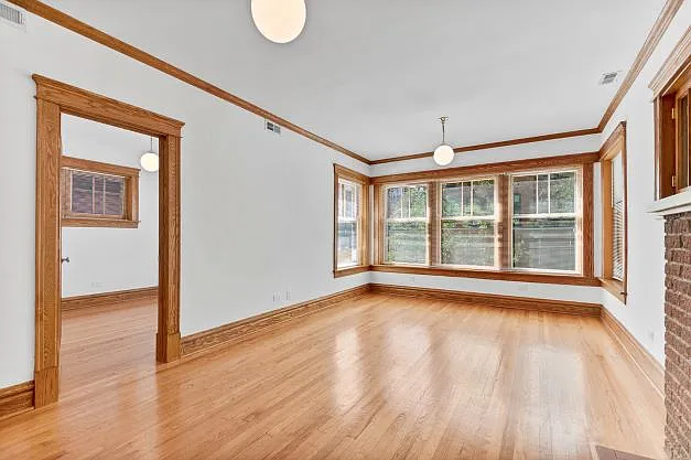 6 bed, $5,995 — Photo 2