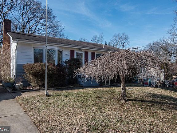 4th image of 805 Lynn Ct