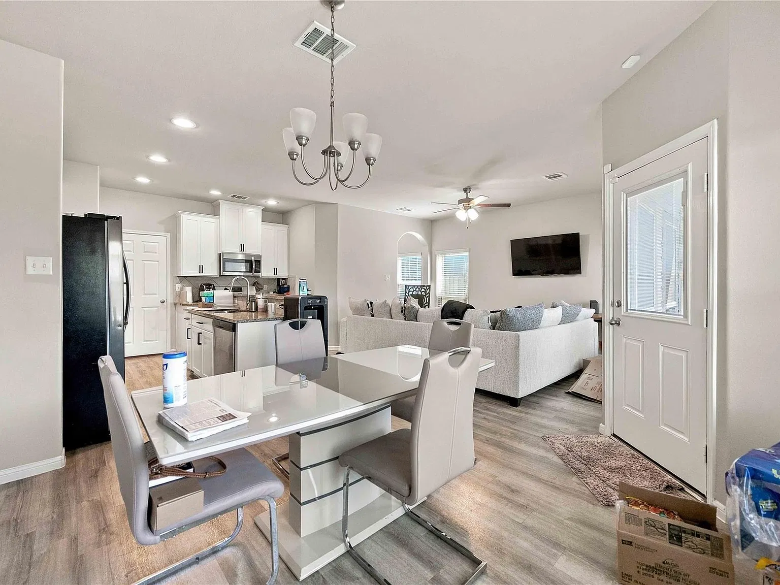 3 bed, 2.5 bath, 1787 sqft, $2,250 — Photo 4