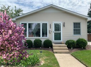 810 Jackson Ave, St Charles, IL 60174