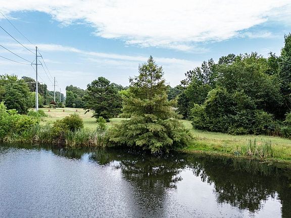 3rd image of 5 Dogwood Lake Dr