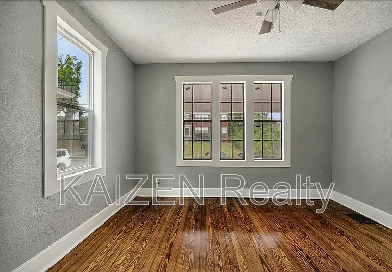 156 N Tucker St — Photo 18