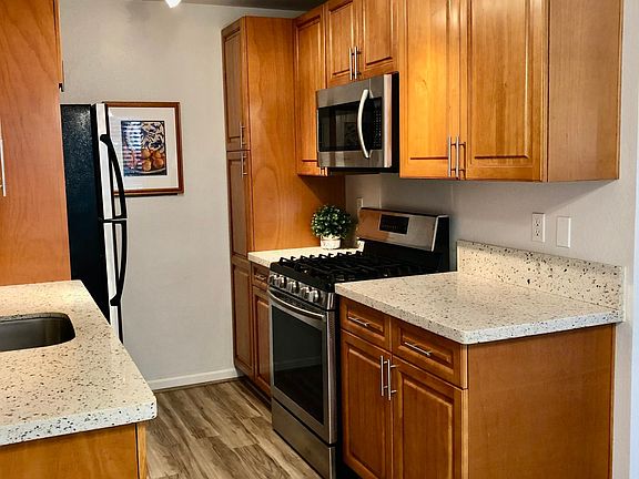 Micro hood and Gas Range