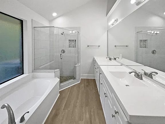 5th image of 3615 Queenswood Ln