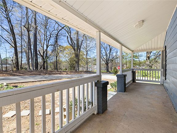 2nd image of 302 Lucky St